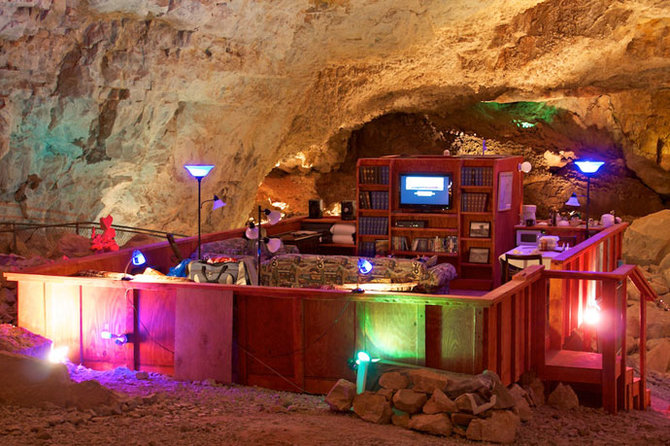 gccaverns.com/media//„Grand Canyon Caverns Suite“ viešbučio kambarys