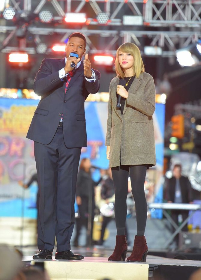 „Scanpix“ nuotr./Dainininkė Taylor Swift Niujorke prieš pasirodymą miniai.
