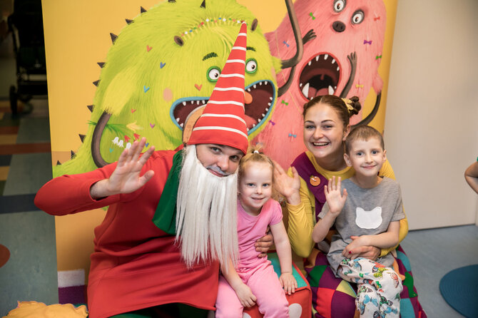 Organizatorių nuotr./Mokslo metų pradžia ligoninėje – su Kake Make ir milžinišku tortu