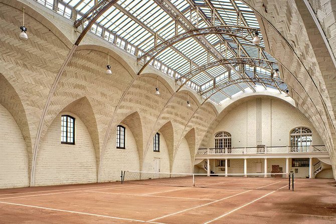 architecturaldigest.com nuotr./Pritrenkiantys teniso kortai penkiose išskirtinėse pasaulio vietose