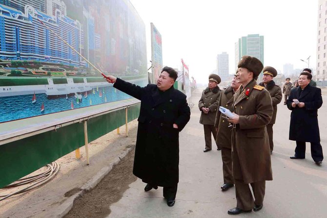 AFP/„Scanpix“ nuotr./​Kim Jong Unas pademonstravo prabangų privatų lėktuvą