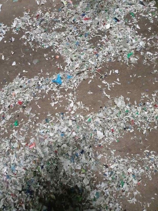15min nuotr./Plastiko atliekos įmonių Sandėlių gatvėje teritorijoje