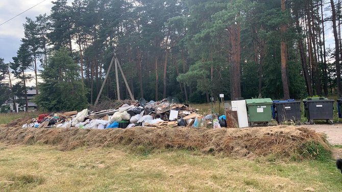 15min skaitytojos nuotr./Atliekų krūva Skirgiškėse