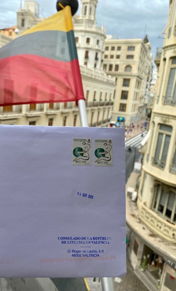 Lietuvos konsulato Valensijoje nuotr./Pirmasis pasaulyje Pasaulio lietuvių apygardos balsas paštu gautas konsulate Valensijoje.