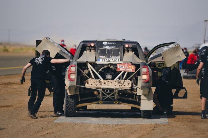 Vytauto Pilkausko nuotr./B.Vanagas ir F.Palmeiro paskutiniuose Dakaro etapuose