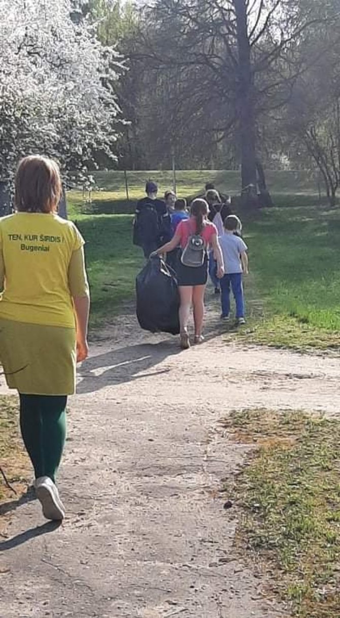 „Būk su manimi“ nuotr./Vaikų dienos centro vaikai Bugenių apylinkėse