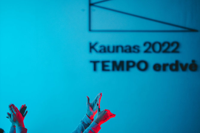 „Kaunas 2022“ ir Andriaus Aleksandravičiaus nuotr./Spektaklio „The Noise of the Silence“ akimirkos