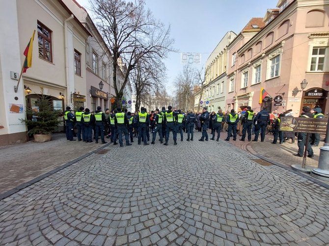 15min nuotr./Policijos pareigūnai Pilies gatvėje