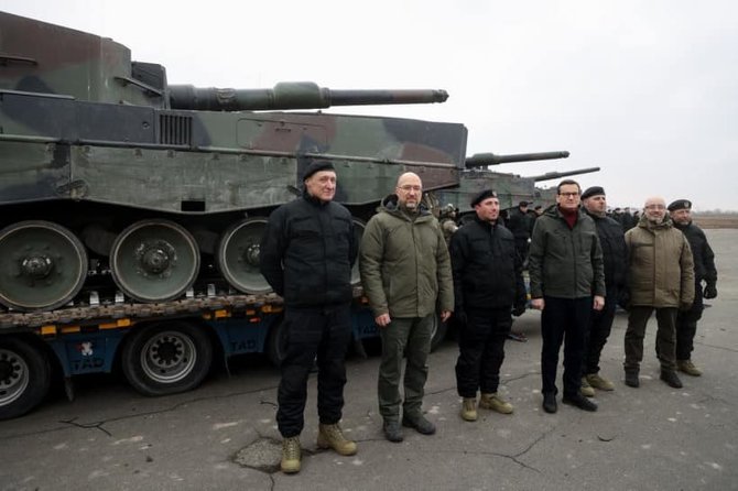 „Reuters“/„Scanpix“ nuotr./Ukrainą pasiekė pirmieji tankai „Leopard“ iš Lenkijos