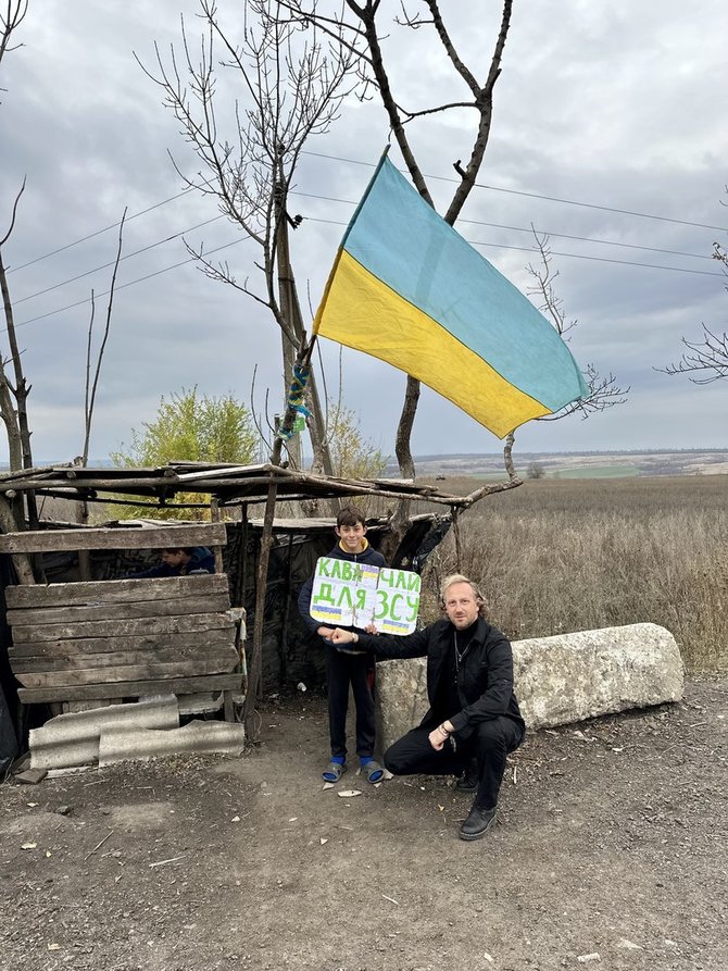 K.Sankausko asmeninio archyvo nuotr./Karolis Sankauskas ir kiti savanoriai Ukrainoje