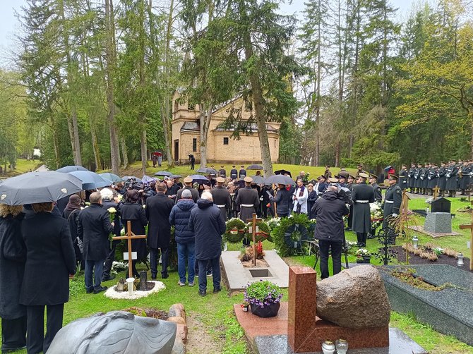 Pauliaus Peleckio / BNS nuotr./G.Kirkilo laidotuvės Antakalnio kapinėse