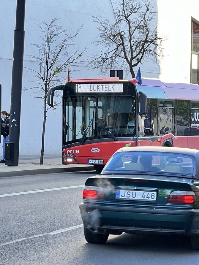Aušros Malinauskienės nuotr./Autobusas su Silvestro Belt dainos pavadinimu „Luktelk"
