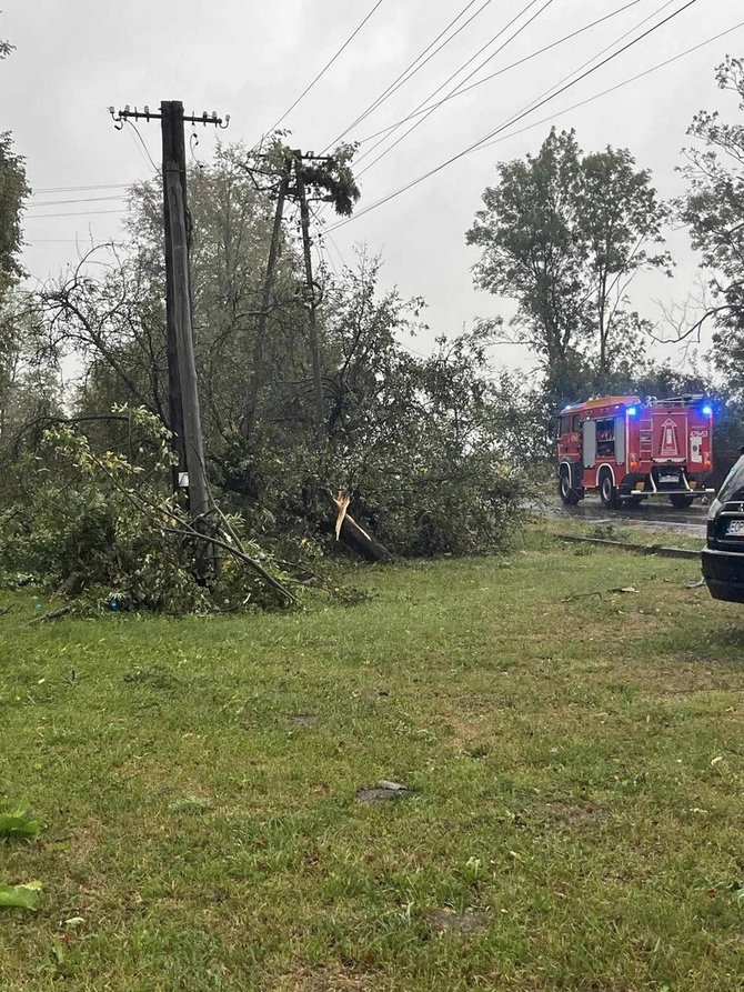 OSP KSRG Poświętne nuotr./Viesulo padariniai Lenkijoje, Lodzės vaivadijoje