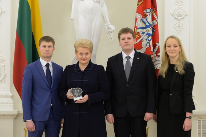 R.Dačkaus nuotr./Prezidentei D.Grybauskaitei įteiktas LiJOT apdovanojimas.