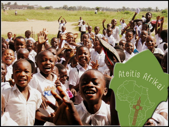 MAS nuotr./Moksleiviai ateitininkai rinko lėšas Kongo mokyklai