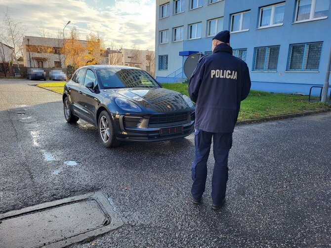 Vloclaveko policijos nuotr./Lietuvos piliečio Vokietijoje pavogtas ir Lenkijoje sulaikytas „Porsche"