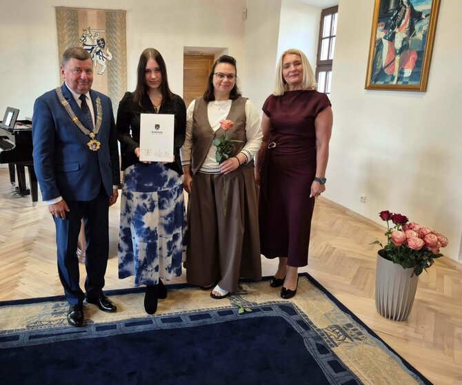 Kėdainių rajono savivaldybės nuotr./Gabiausių šių metų abiturientų garbės sąraše – ir Emilija Rimkutė, „Atžalyno“ gimnazijos moksleivė, pelniusi brandos atestatą su pagyrimu.