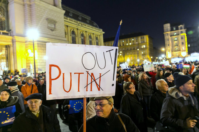 „Scanpix“/AP nuotr./Vengrijoje praėjo V.Putino vizitu nepatenkintų vengrų mitingai.