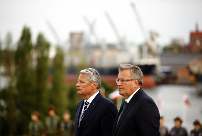 „Reuters“/„Scanpix“ nuotr./B.Komorowskis su Vokietijos prezidentu Joachimu Gaucku