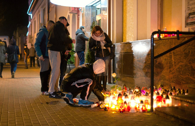 „Reuters“/„Scanpix“ nuotr./Vieta Elke, kur nuo Tuniso piliečio rankos žuvo jaunas vyras.