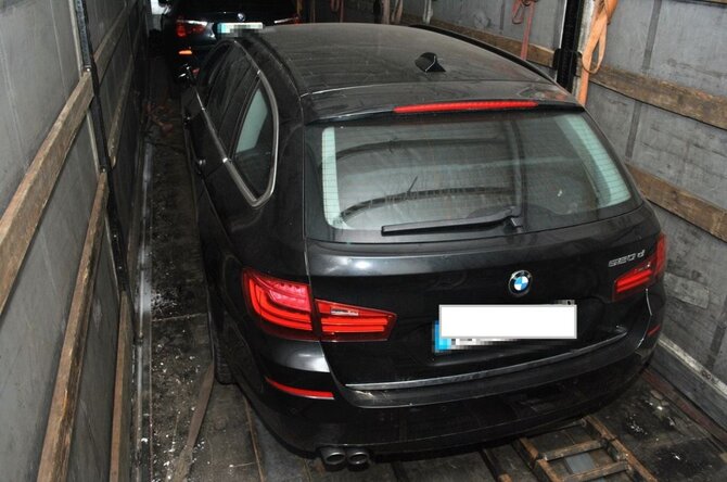 Podlaski OSG nuotr./Lenkijoje sulaikytas lietuvis su vogtais BMW