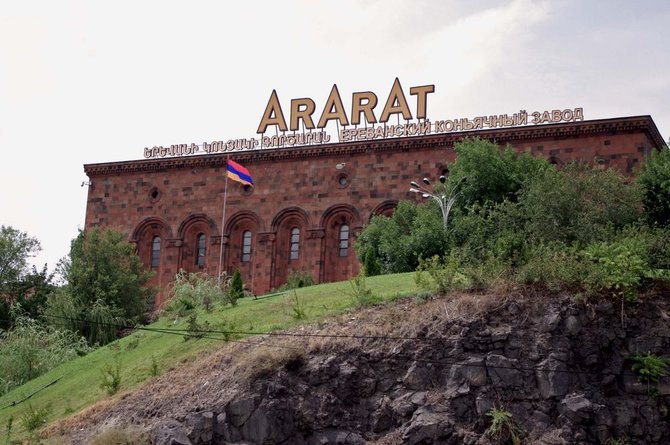 V.Samarinaitės nuotr./Armėniškojo konjako „Ararat“ gamykla Jerevano centre