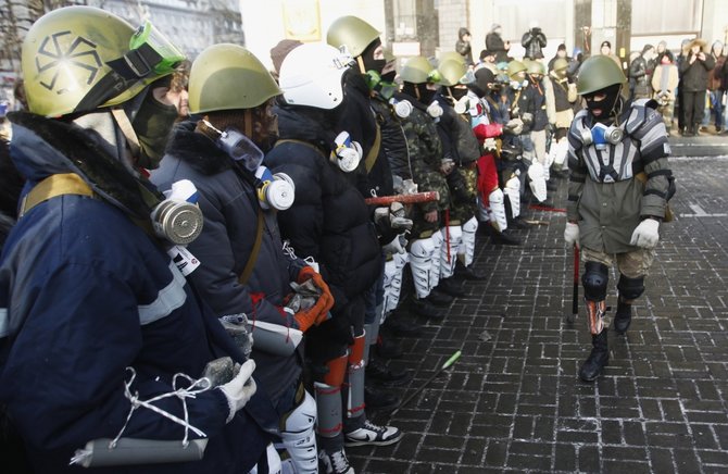 „Reuters“/„Scanpix“ nuotr./Radikalusis Maidano protestuotojų sparnas - Dešinysis sektorius