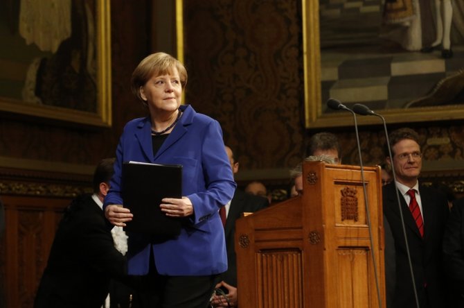 „Reuters“/„Scanpix“ nuotr./Angela Merkel sakė kalbą Didžiosios Britanijos parlamente