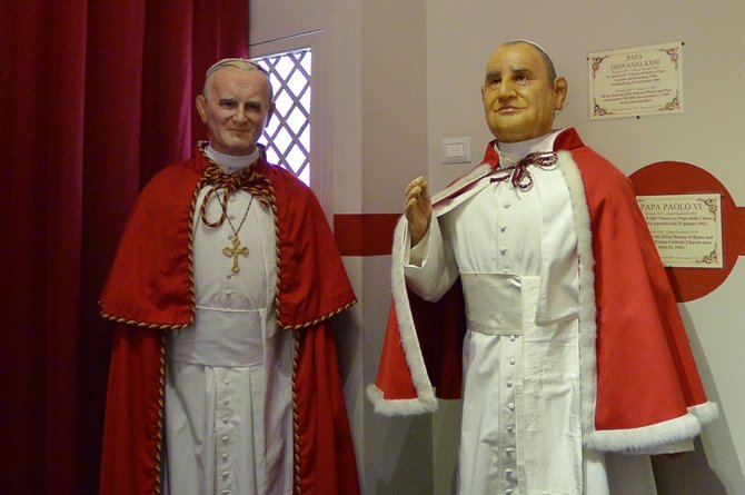 „Scanpix“ nuotr./Jono Pauliaus II ir Jono XXIII vaškinės skulptūros