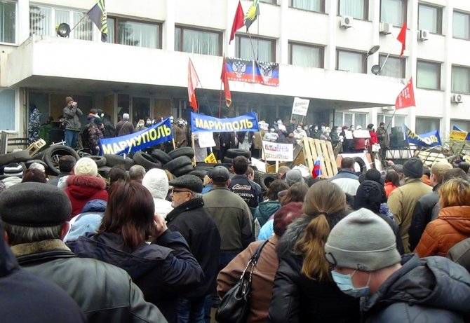 „Reuters“/„Scanpix“ nuotr./Protestai Mariupolyje