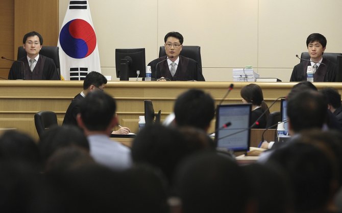 „Scanpix“ nuotr./Teismas pradėjo nagrinėti nuskendusio kelto Sewol įgulos narių bylą