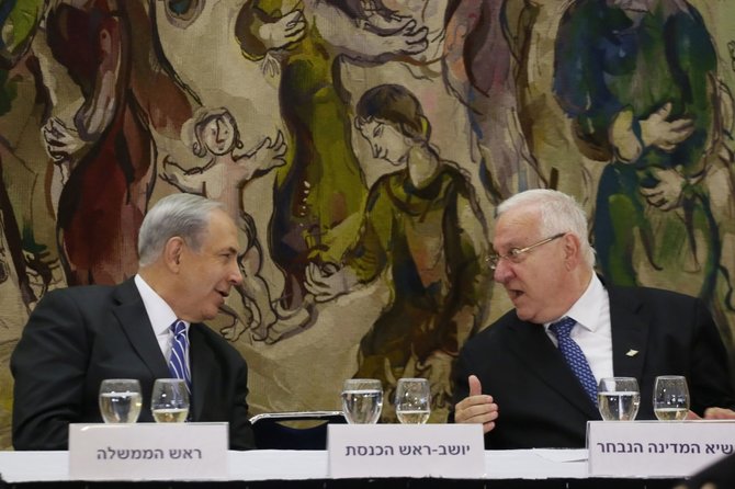 AFP/„Scanpix“ nuotr./Izraelio premjeras Benjaminas Netanyahu ir prezidentas Reuvenas Rivlinas