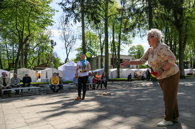 Artūro Morozovo nuotr./Vasaros sostine save tituluojanti Palanga džiaugiasi geru oru ir poilsiautojų gausa 