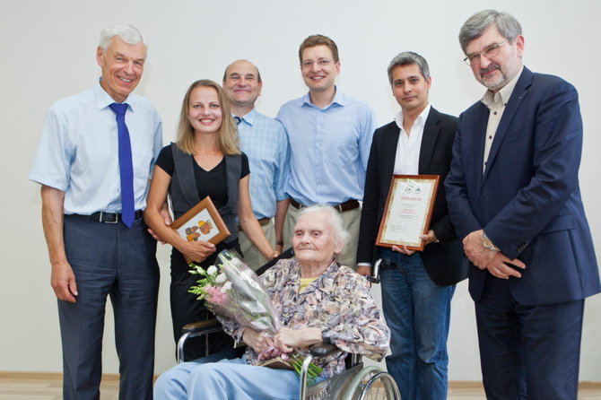 LŽS nuotr./Mato Šalčiaus laureatė su mecenatu, Šalčiute 2013