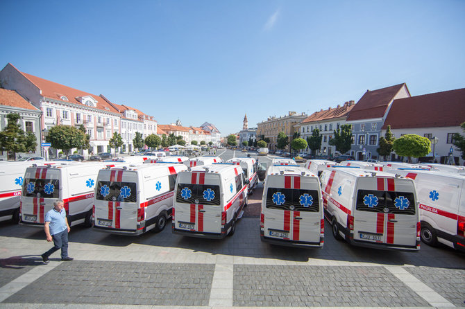 Luko Balandžio / 15min nuotr./Naujų greitosios medicinos pagalbos automobilių perdavimas