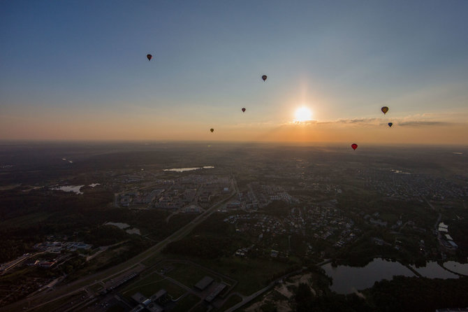 Luko Balandžio / 15min nuotr./Vakarinis skrydis oro balionu virš Vilniaus
