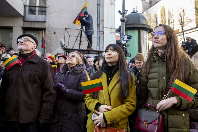 Luko Balandžio / 15min nuotr./Vasario 16-osios minėjimas prie Lietuvos nepriklausomybės signatarų namų Vilniuje