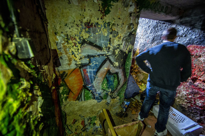 Luko Balandžio / 15min nuotr./Apleista bombų slėptuvė, kurioje vėliau buvo įsikūręs pankų klubas „Bombiakas“