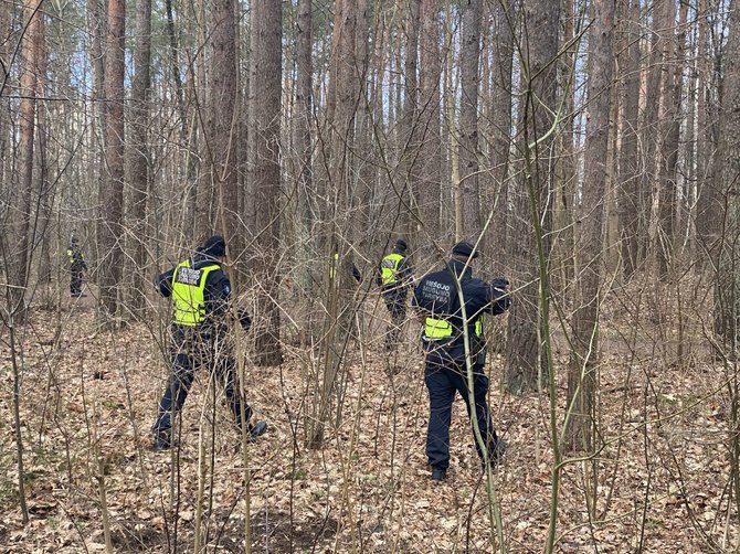 Luko Balandžio / 15min nuotr./Pareigūnai Pasakų parke