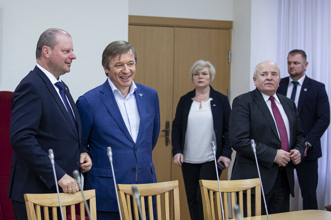 Luko Balandžio / 15min nuotr./Saulius Skvernelis, Ramūnas Karbauskis, Vytautas Kamblevičius