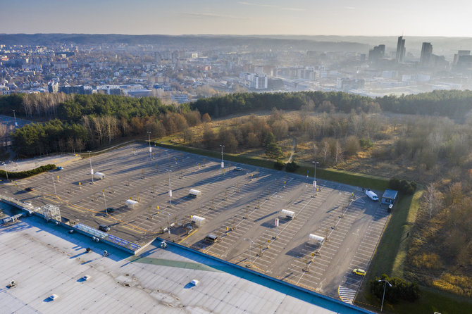 Luko Balandžio / 15min nuotr./Prekybos centro „Akropolis“ stovėjimo aikštelė 