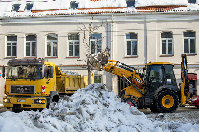 Luko Balandžio / 15min nuotr./Tvarkomos sniego pusnys Vilniuje