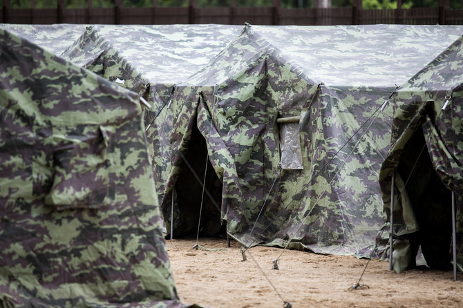 Luko Balandžio / 15min nuotr./Pabradėje statotmas palapinių miestelis nelegaliems migrantams