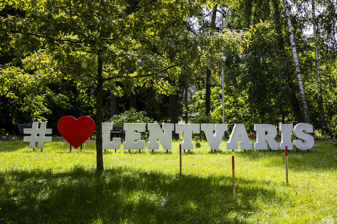 Luko Balandžio / 15min nuotr./Lentvario Klevų alėja