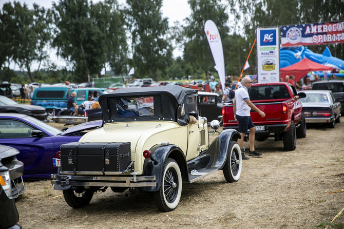 Luko Balandžio / 15min nuotr./Amerikietiškų automobilių sąskrydis „American Spirit 2021“ 