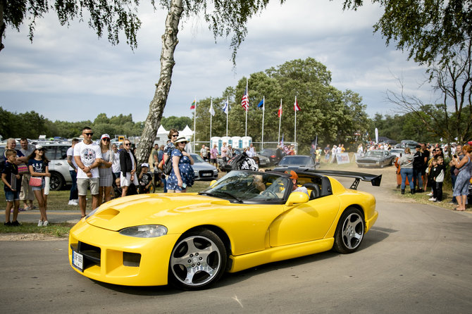 Luko Balandžio / 15min nuotr./Amerikietiškų automobilių sąskrydis „American Spirit 2021“ 