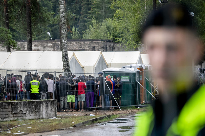 Luko Balandžio / 15min nuotr./Rūdninkų stovykloje migrantai laukia sprendimo dėl prieglobsčio