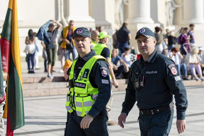 Luko Balandžio / 15min nuotr./Katedros aikštėje – Šeimų sąjūdžio mitingas