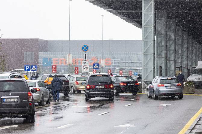 Luko Balandžio / 15min nuotr./Prekybos centrai pirmąją dieną po galimybių paso panaikinimo