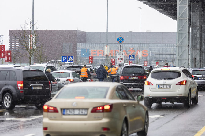 Luko Balandžio / 15min nuotr./Prekybos centrai pirmąją dieną po galimybių paso panaikinimo